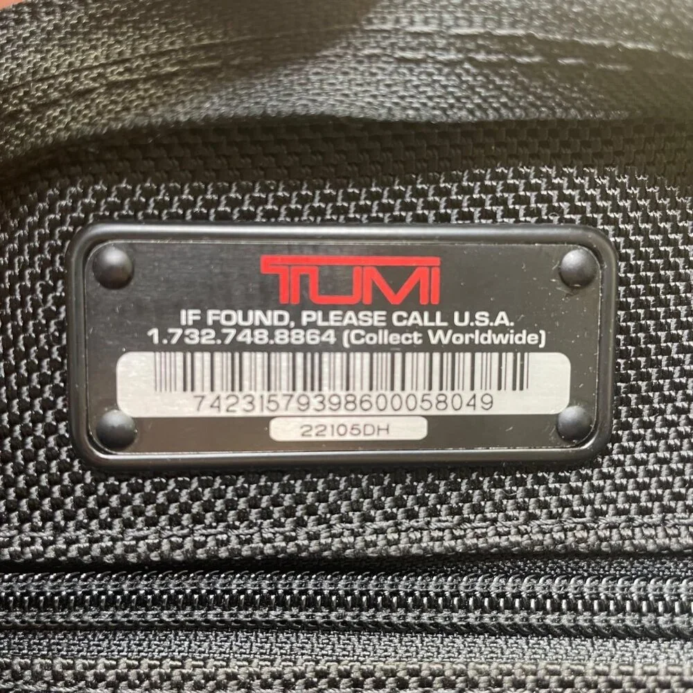 Tumi Mens Black Nylon Adjustable Strap With Zippered Pockets Messenger Bag